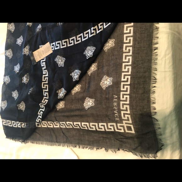 Versace Scarf - Picture 4 of 4